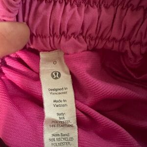 Lululemon Hottie hot shorts 2.5 inch pink size 0
